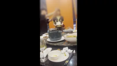 男友眼皮底下被我带去酒店双飞！！